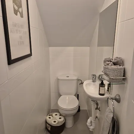 Luxurious Three Bedroom Duplex Close To Apartment